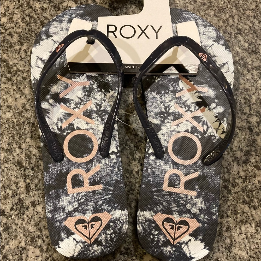Woman’s Roxy Flop Flops  New SIZE 9